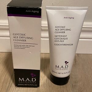 M.A.D Skincare Glycolic Age Diffusing Cleanser Size 200ml *new and sealed